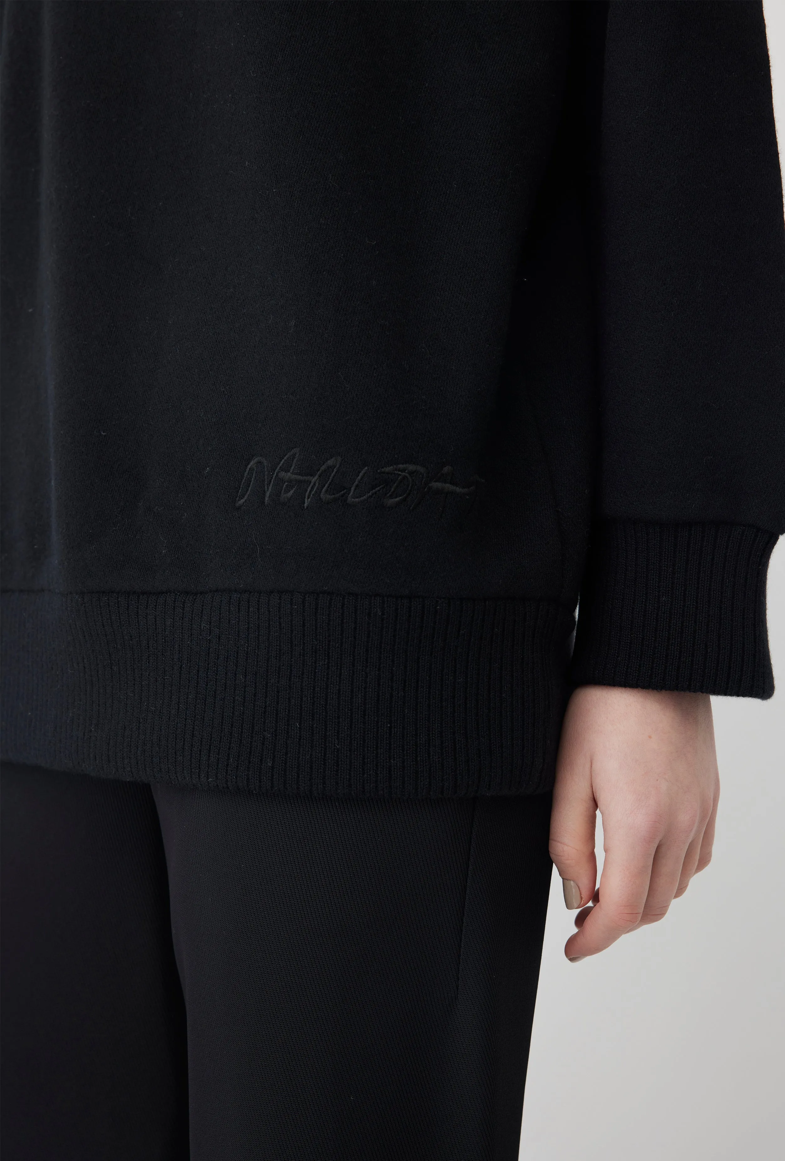 Cashmere Sweatshirt in Black